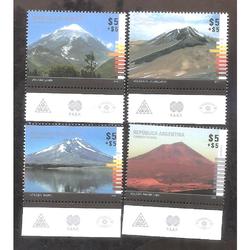 ARGENTINA  2014 (4058-61) VOLCANES CON BORDE DE HOJA