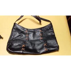 CARTERA CUERO NEGRO usada  pilarsu
