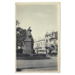 ARGENTINA • BUENOS AIRES • Plaza Rodríguez Peña - La Estatua