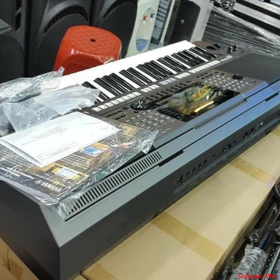 BRAND NEW PSR SX YAMAHA KEYBOARD 900