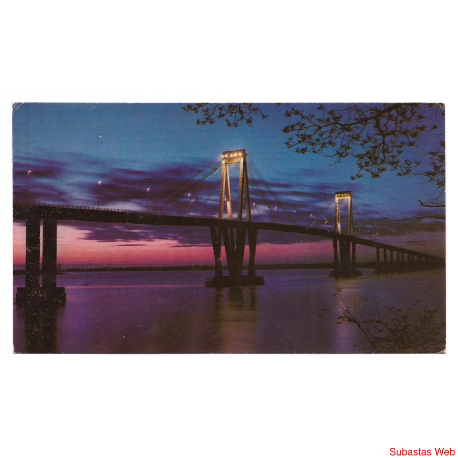 ARGENTINA // Vista nocturna del puente carretero "Gral. Manu